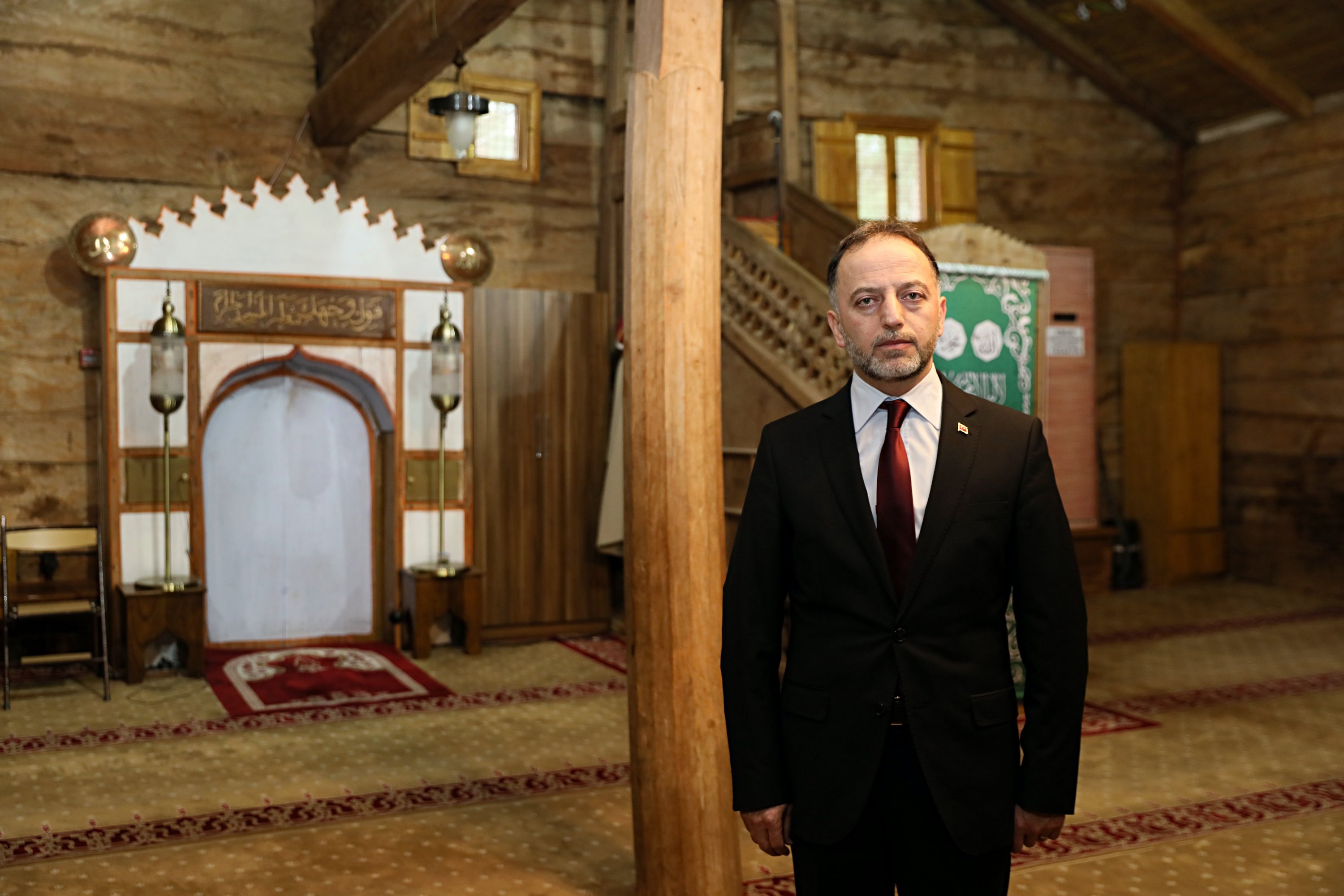 Direktur Kebudayaan dan Pariwisata Provinsi Adnan Ipekdal di Masjid Göğceli, masjid kayu tertua yang masih ada, distrik arşamba, Samsun, Turki, 8 April 2022. (AA Photo)