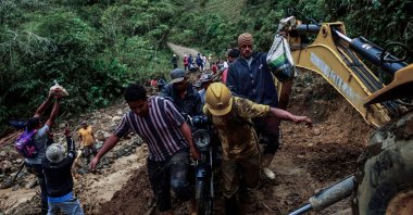 Miners exit the area near a gold mine affected by a landslide in Abriaqui, Antioquia department, Colombia, April 7, 2022. (AFP Photo)
