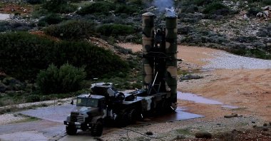 An S-300 PMU-1 anti-aircraft missile launches during a Greek army military exercise near Chania on the island of Crete, Dec. 13, 2013. (AFP Photo)