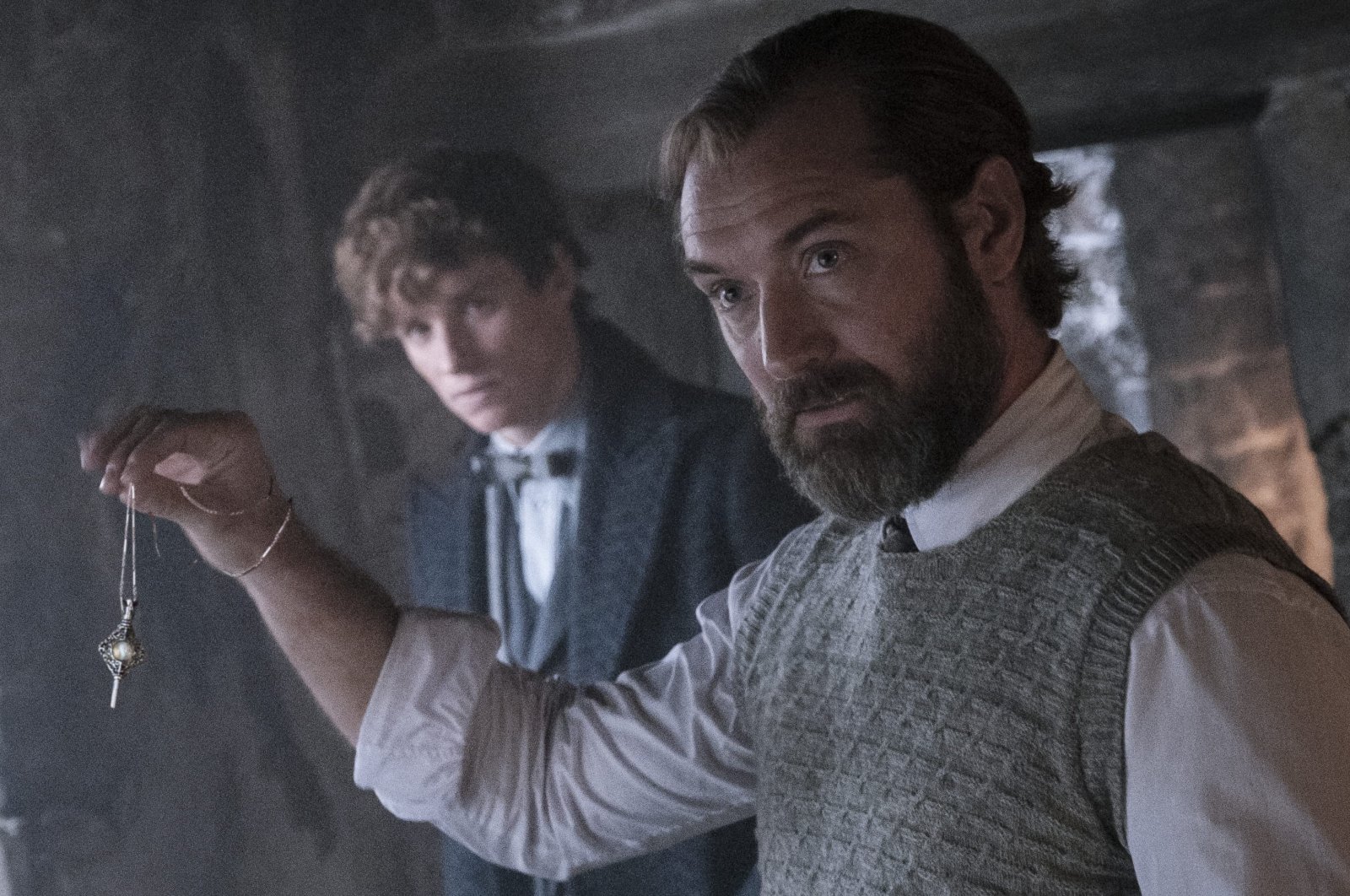 Jude Law stars as Albus Dumbledore (R) and Eddie Redmayne as Newt Scamander in a still shot from &quot;Fantastic Beasts: The Secrets of Dumbledore&quot;. (DPA)