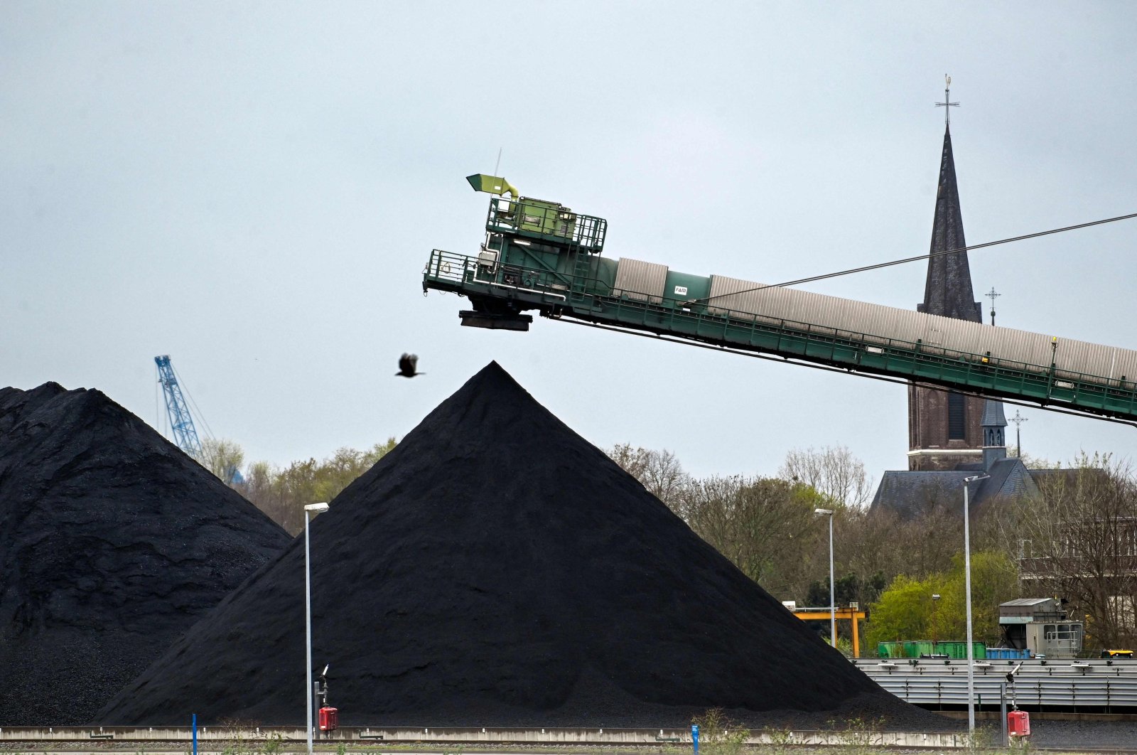 The storage site of hard coal for the coal-fired power plant of the German energy supplier Steag in Duisburg, western Germany, April 5, 2022. (AFP Photo)