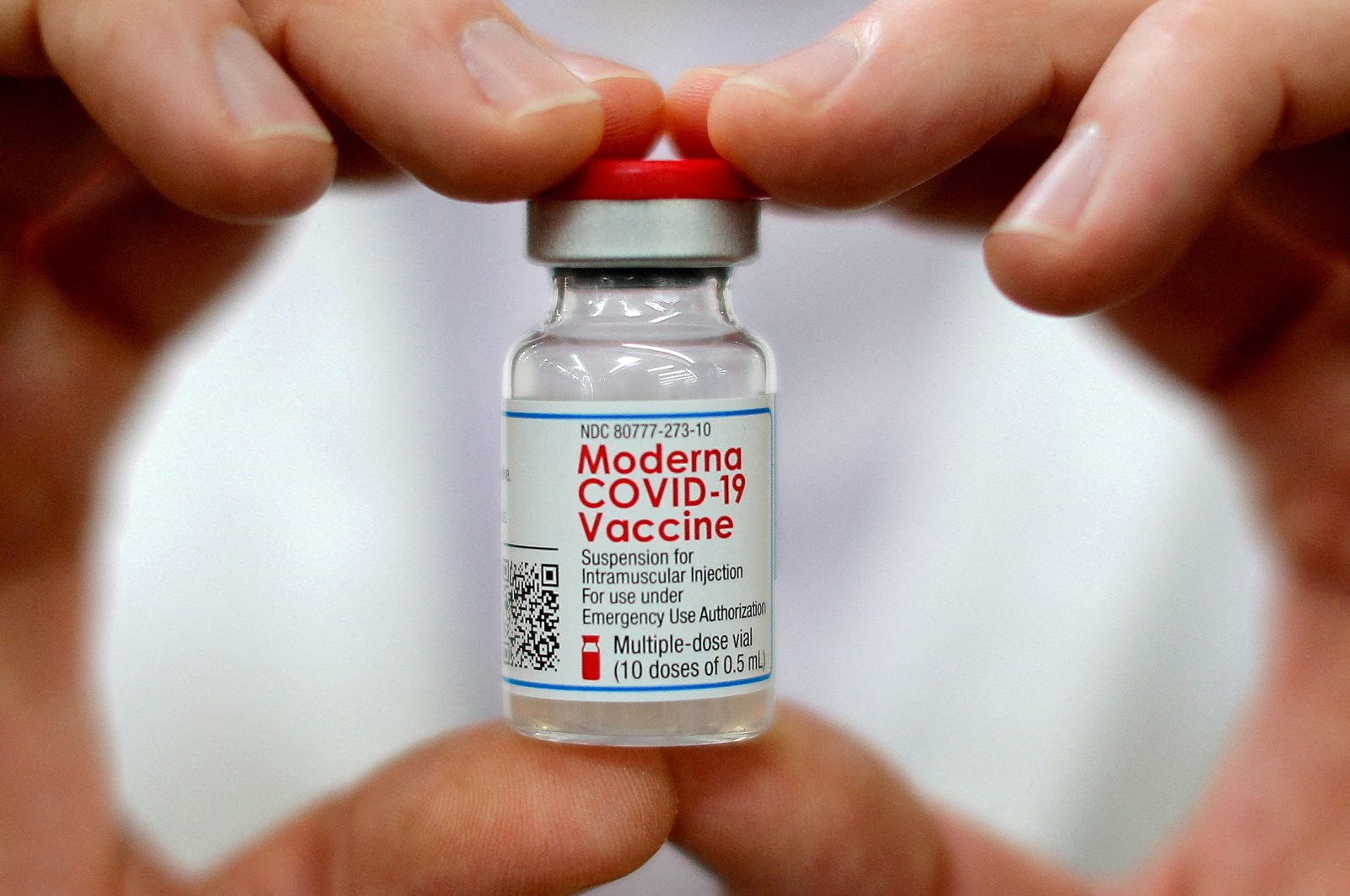 A pharmacist holds a vial of the Moderna COVID-19 vaccine in West Haven, Connecticut, U.S., Feb. 17, 2021. (Reuters Photo)