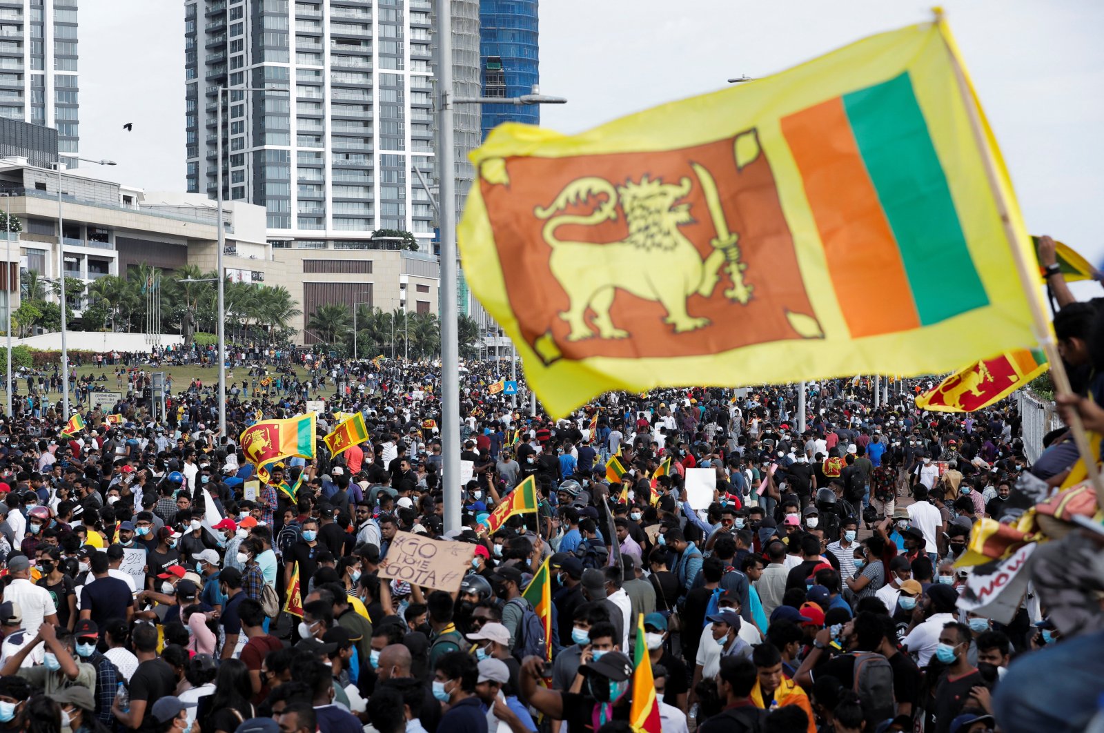 Protestors shout slogans during a protest against Sri Lanka's President Gotabaya Rajapaksa in front of the Presidential Secretariat, amid the country's economic crisis in Colombo, Sri Lanka, April 9, 2022. (Reuters Photo)