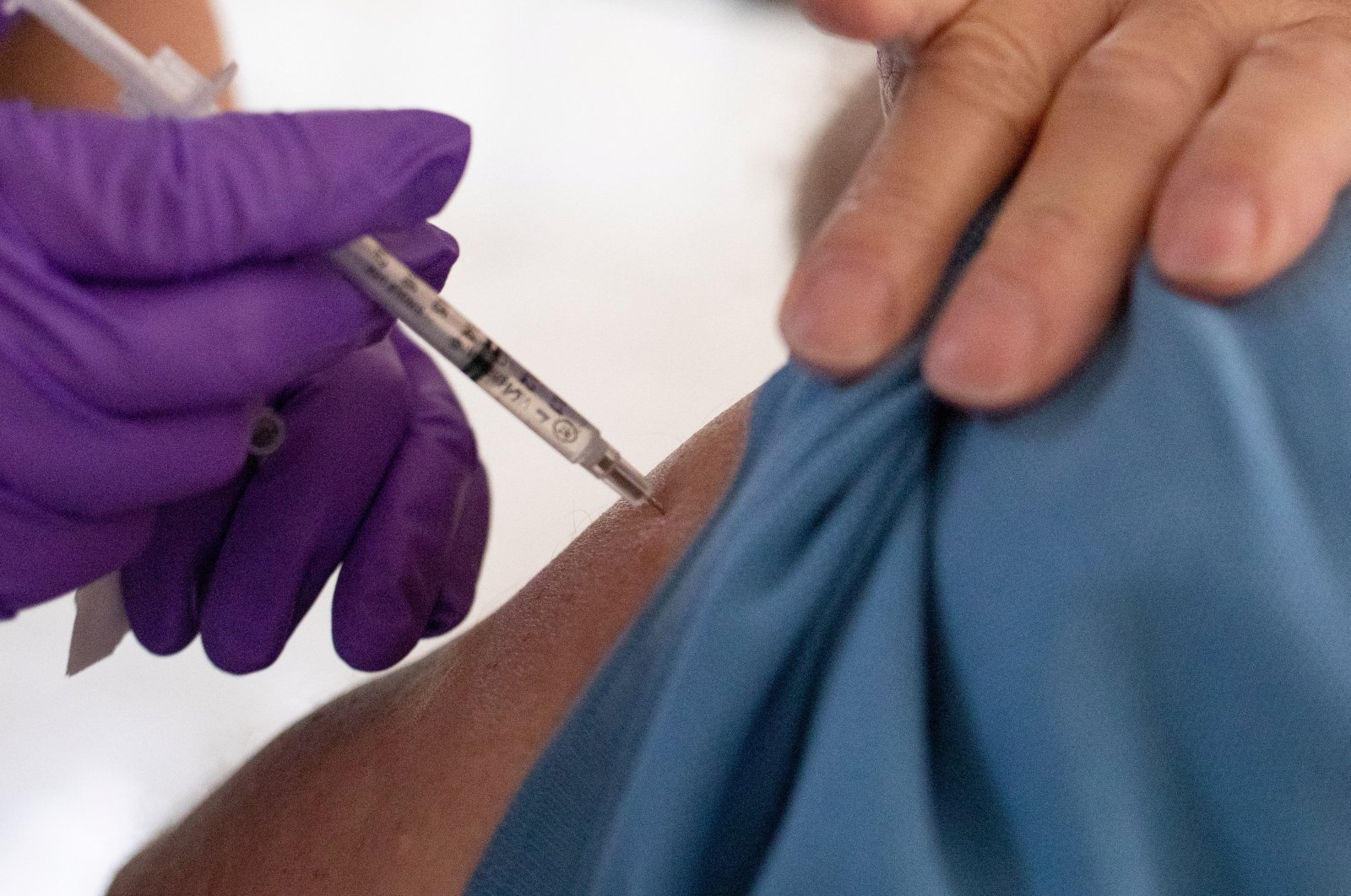 A 50 years old and immunocompromised resident receives a second booster shot of the coronavirus vaccine in Waterford, Michigan, U.S., April 8, 2022. (Reuters Photo)
