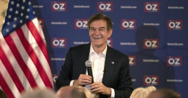 Mehmet Öz speaks at a campaign event, in Pennsylvania, U.S., Jan. 19, 2022. (AP PHOTO)