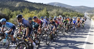 Cyclists participate in the 57th Presidential Cycling Tour of Türkiye, Bodrum, Turkey, April 10, 2022. (AA Photo)