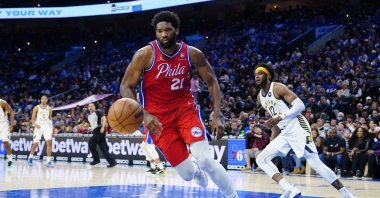 Philadelphia 76ers center Joel Embiid chases a loose ball in an NBA game against the Indiana Pacers, Philadelphia, Pennsylvania, U.S., April 9, 2022. (Reuters Photo)