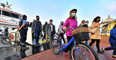A bicycle rider disembarks a ferry, in Izmir, western Turkey, April 11, 2022. (İHA PHOTO)