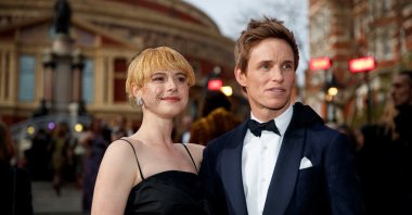 Actors Jessie Buckley and Eddie Redmayne from &quot;Cabaret&quot; arrive at the Olivier Awards in the Royal Albert Hall in London, Britain, April 10, 2022. (Reuters Photo)