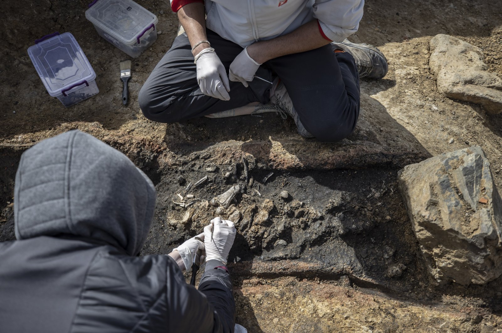 Archaeologists work on the brick tomb in Haydarpaşa, Kadıköy, Istanbul, April 9, 2022. (AA)