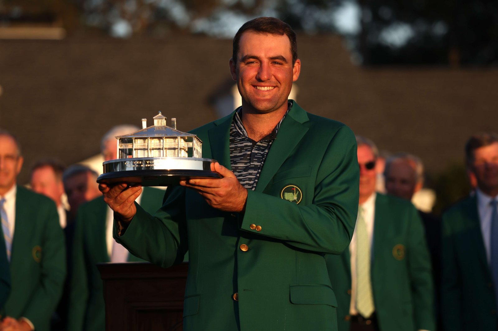 Scottie Scheffler poses with the Masters trophy during the Green Jacket Ceremony after winning the Masters, Augusta, Georgia, U.S., April 10, 2022. (AFP Photo)