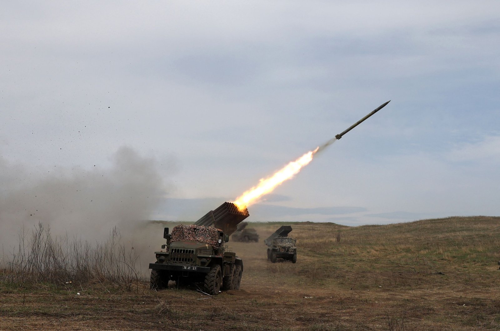 A Ukrainian multiple rocket launcher BM-21 &quot;Grad&quot; shells Russian troops&#039; position, near Lugansk, in the Donbass region, on April 10, 2022. (AFP Photo)