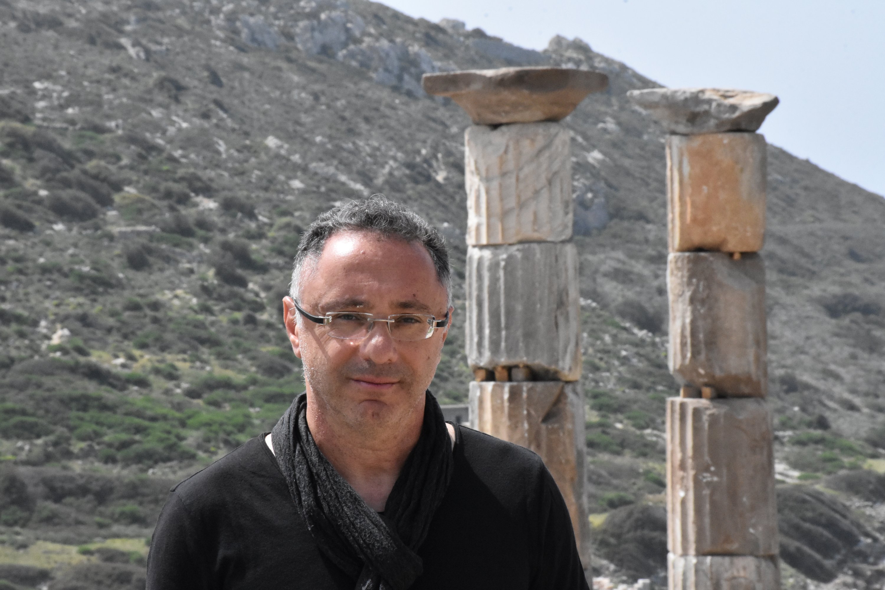 Direktur penggalian Ertekin Doksanalt, di kota kuno Knidos, sebuah situs yang menyimpan sejarah sekitar 3.000 tahun di provinsi Aegean di provinsi Muğla, Turki, 12 April 2022. (AA Photo)