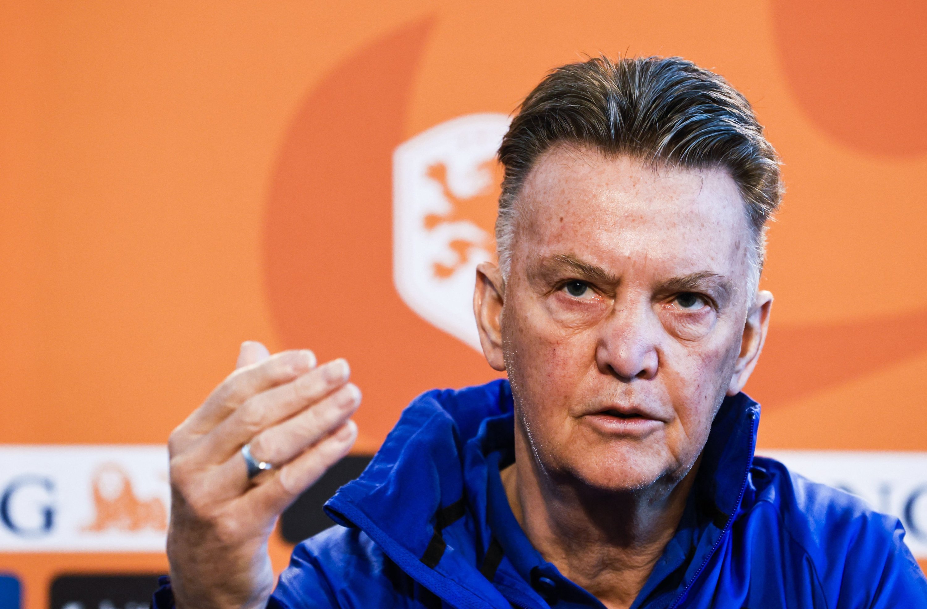 Dutch nat'l team coach Louis van Gaal confirms beating cancer