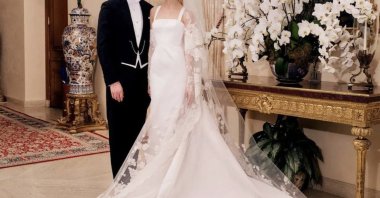 Brooklyn Beckham and Nicola Peltz, Florida, U.S., April 10, 2022. (From Instagram / @voguemagazine)