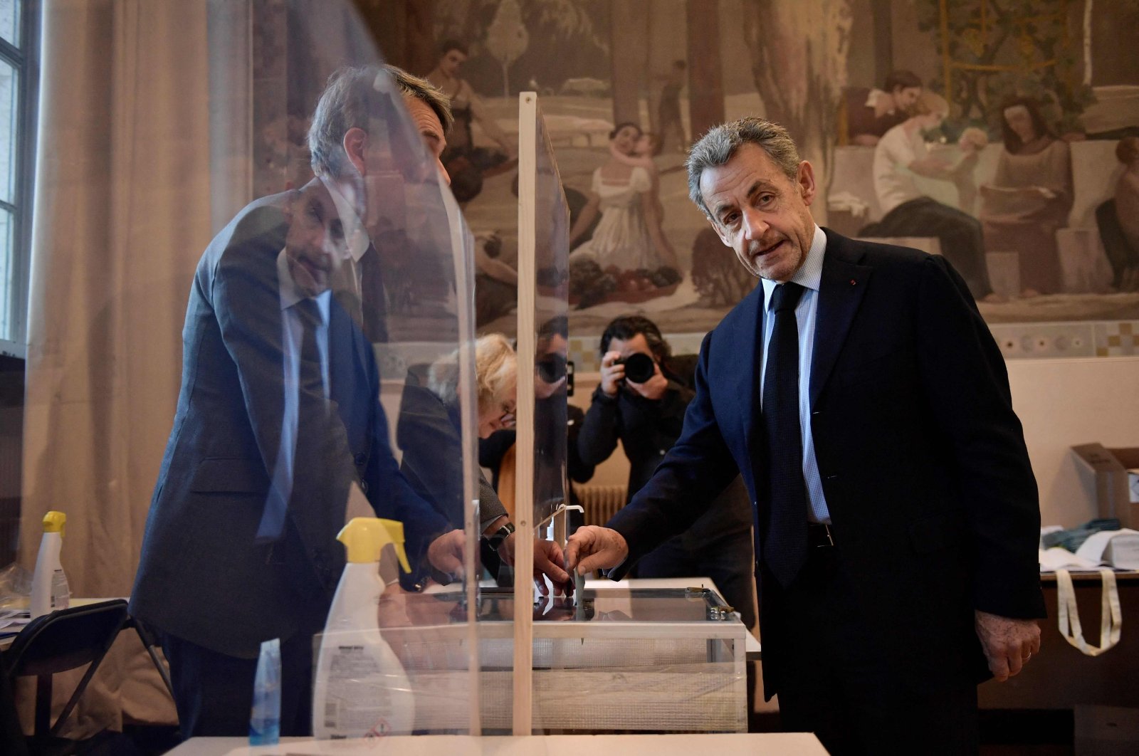 Former French President Nicolas Sarkozy casts his ballot for the first round of France&#039;s presidential election at a polling station in Paris, France, April 10, 2022. (AFP Photo)