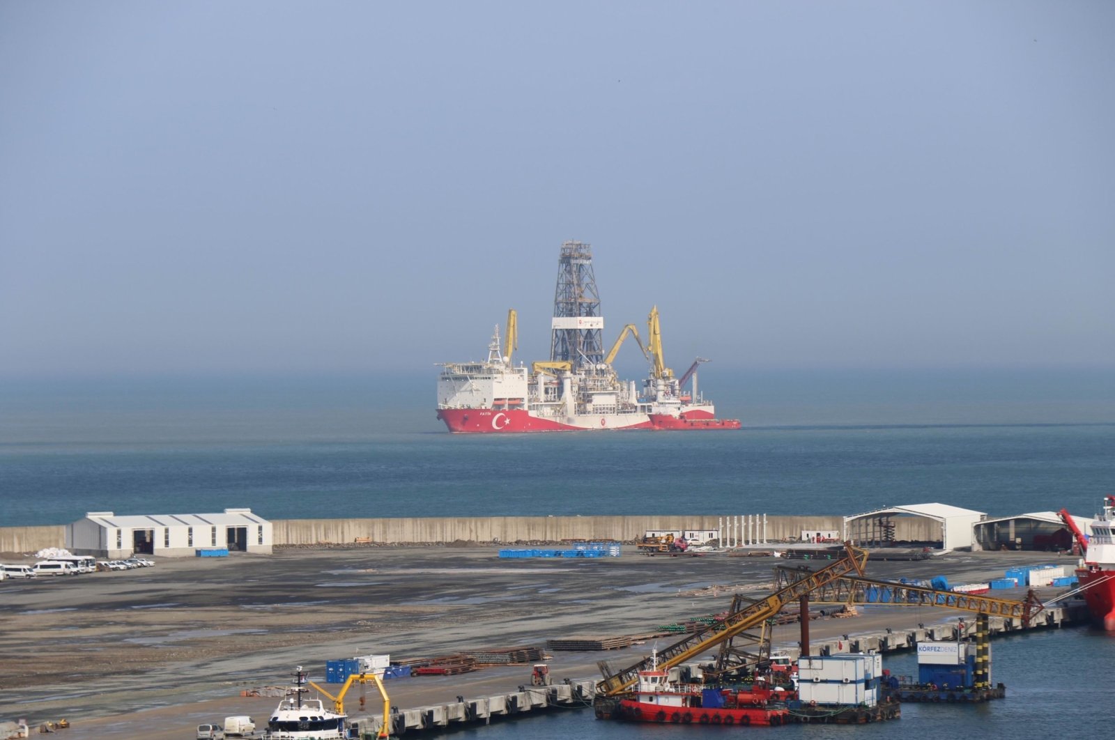 Turkey&#039;s first drillship Fatih can be seen off the Port of Filyos in Zonguldak, northern Turkey, April 6, 2021. (IHA Photo)

