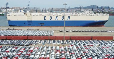 This aerial photo shows cars that will be exported at Yantai port, in Shandong province, eastern China, April 13, 2022. (AFP Photo)