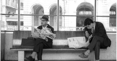 Eric Bachmann, "Bahnhofplatz, Zürich," 1966, lambda-print on paper, 34 by 52 centimeters. (Courtesy of Pera Museum) 