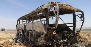 A picture shows the scene of a bus accident which occurred when the vehicle collided with a car as it was transporting tourists on a road between Aswan and the famed Abu Simbel temple, Egypt, April 13, 2022. (AFP Photo)
Subject : Bus accident

Body : 
Four French and one Belgian among 10 dead in a bus accident on the road between Aswan and Abou Semple. PHOTO / STR


Sent from my Galaxy (Photo by AFP)