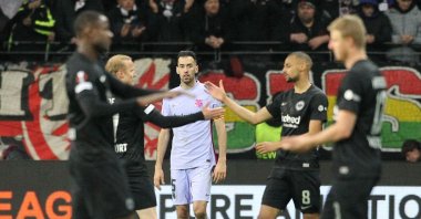 Players shake hands after the Europa League quarterfinal, first leg match between Frankfurt and Barca, Frankfurt, Germany, April 7, 2022. (AFP Photo)