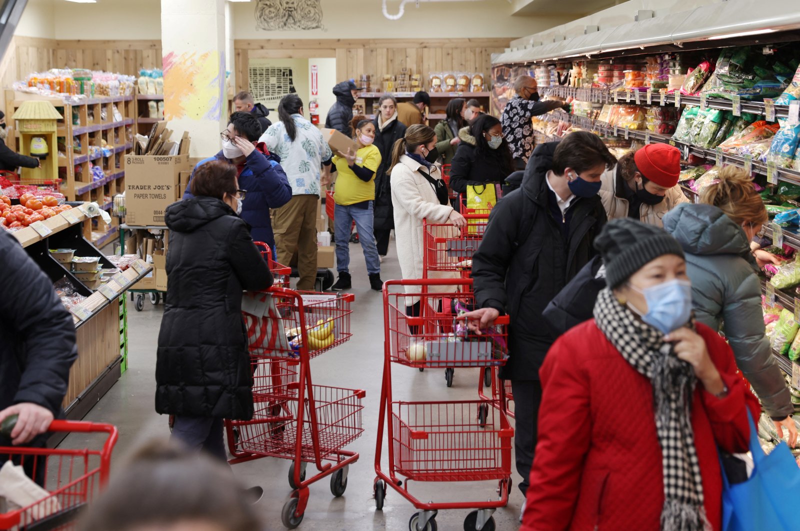 People shop in a grocery store in Manhattan, New York City, U.S., March 28, 2022. (Reuters Photo)