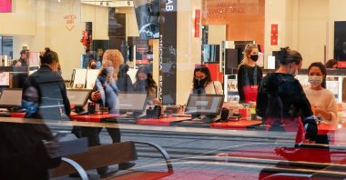 Shoppers are seen inside a store in Sydney, Australia, Oct. 12, 2021. (Reuters Photo)