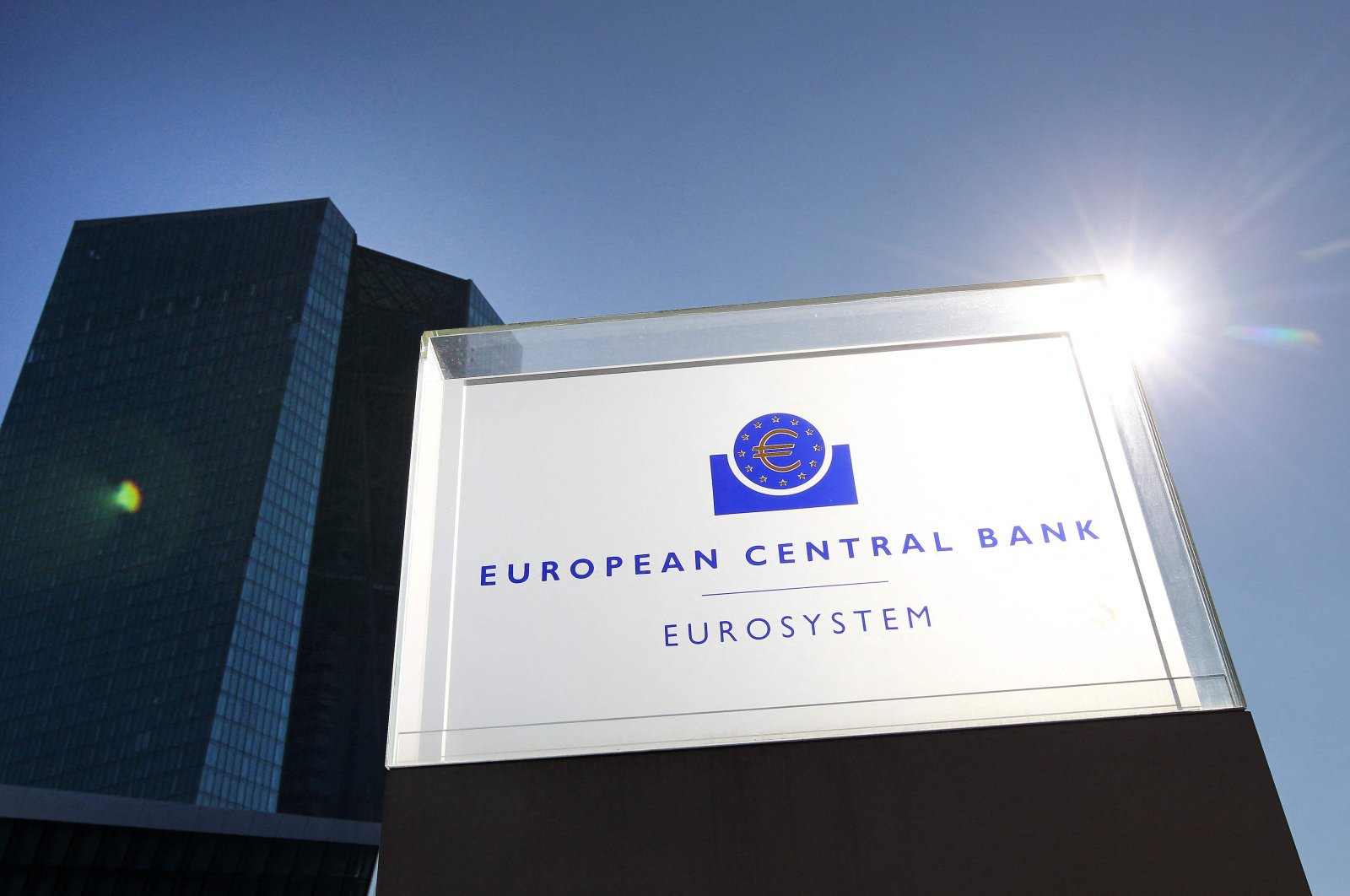 Bank Sentral Eropa mengkonfirmasi akhir kuartal ketiga untuk pembelian obligasi