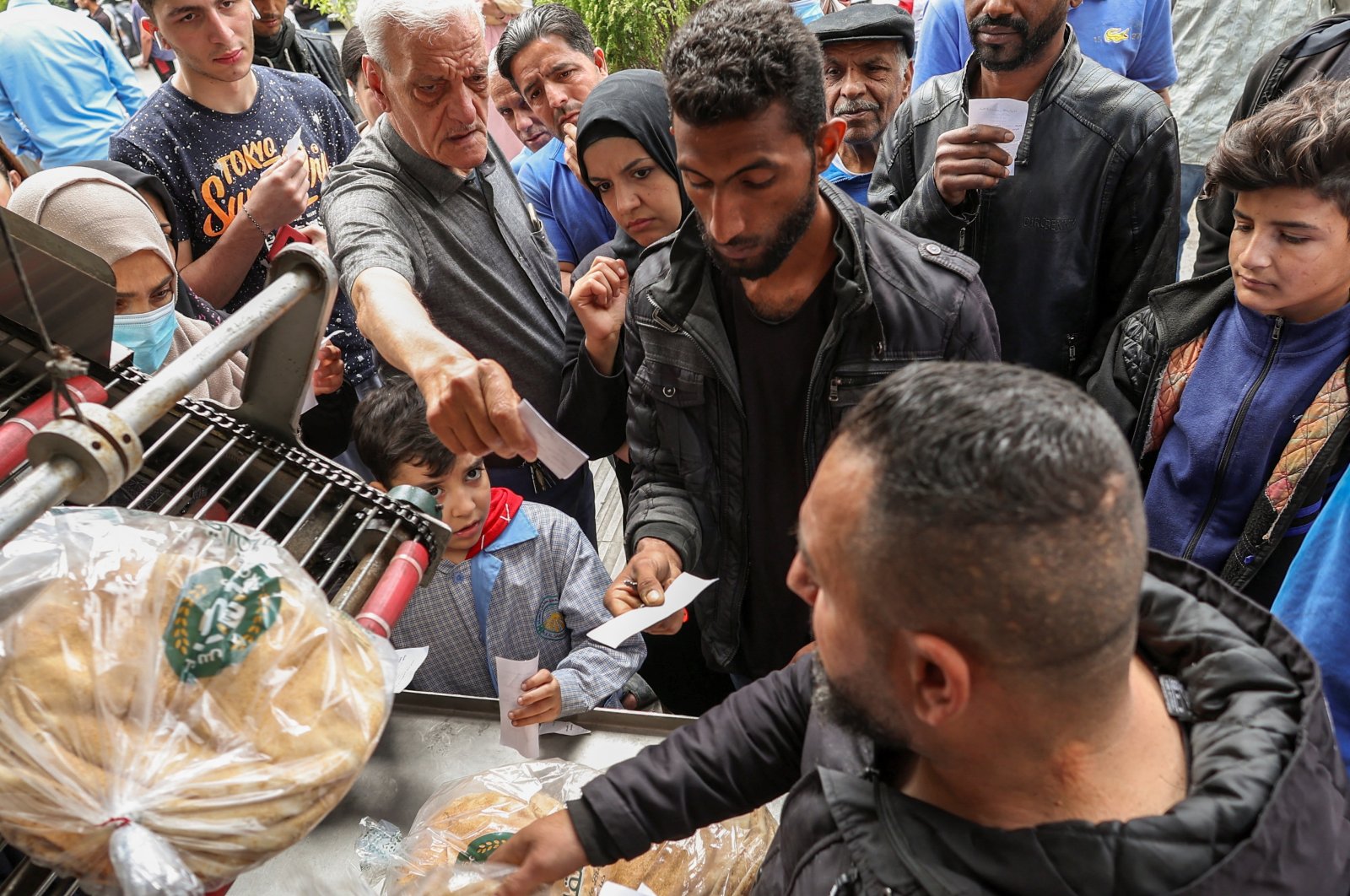 People queue to buy bread outside a bakery in Beirut, Lebanon April 12, 2022. REUTERS/Mohamed Azakir