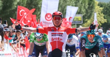 Australian rider Caleb Ewan celebrates winning Tour of Türkiye Stage 6, Çanakkale, Turkey, April 15, 2022. (AA Photo)