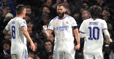 Real Madrid's Karim Benzema (C) celebrates with teammates during the Champions League quarterfinal match against Chelsea, London, April 6, 2022. (EPA Photo)