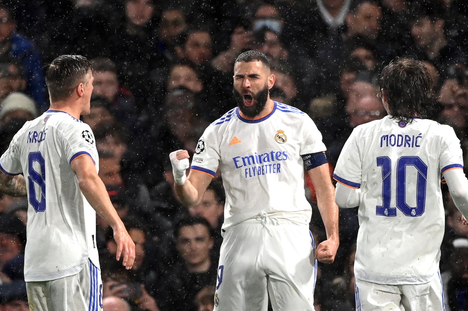 Real Madrid&#039;s Karim Benzema (C) celebrates with teammates during the Champions League quarterfinal match against Chelsea, London, April 6, 2022. (EPA Photo)