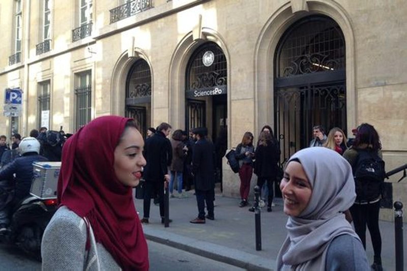 Two women wearing the hijab in front of Sciencepo, Paris University, Paris, France, April 21, 2016. (Sabah File Photo) 