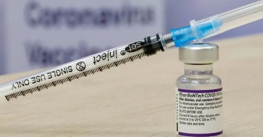 A syringe and vial of the Pfizer-BioNTech COVID-19 vaccine at Sheba Medical Center in Ramat Gan, near Tel Aviv, Israel, Dec. 31, 2021 (AFP File Photo)