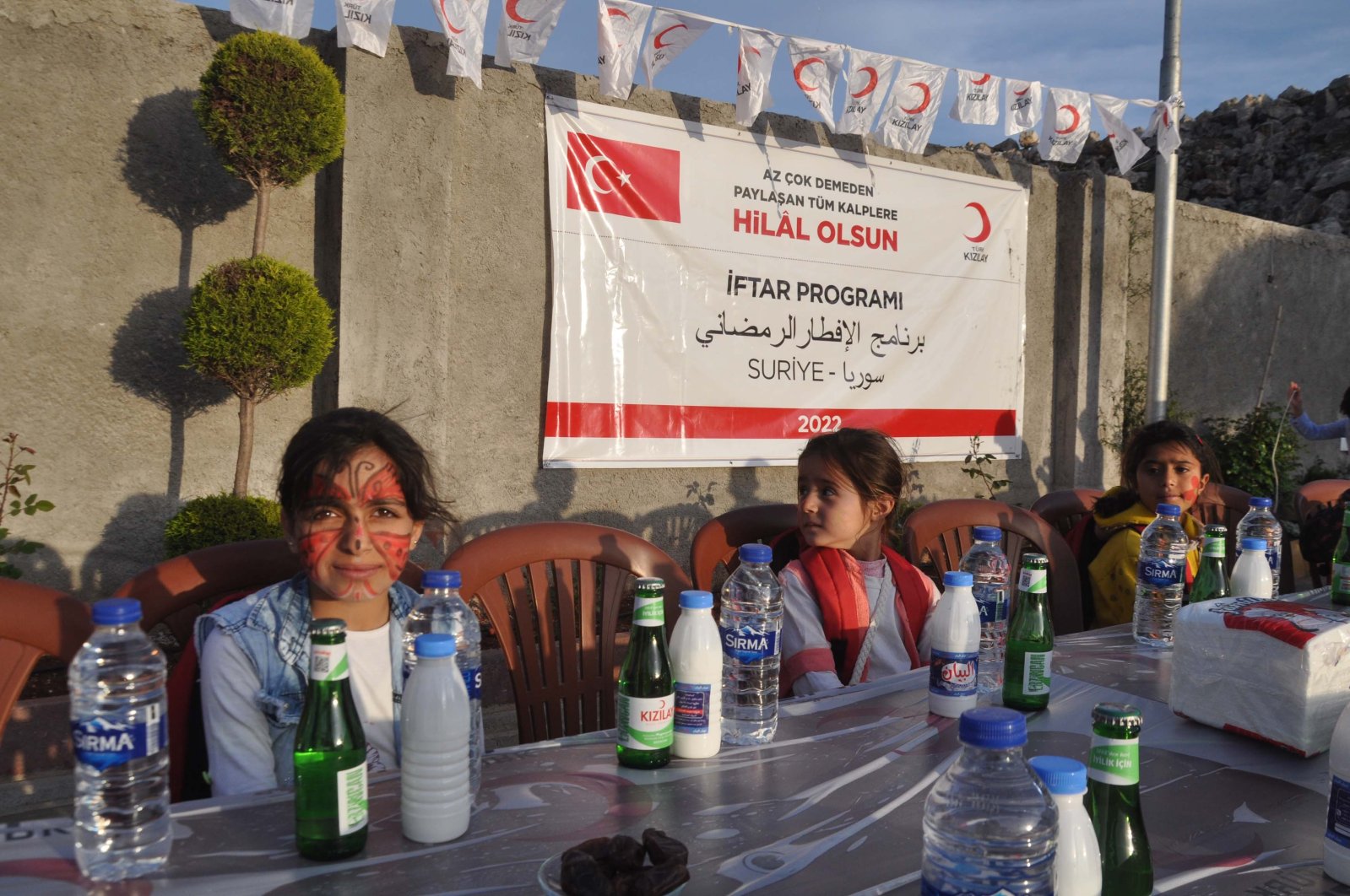 Syrian orphans are seen during an iftar organized by the Turkish Red Crescent (Kızılay) in Idlib, Syria, April 17, 2022 (DHA Photo)