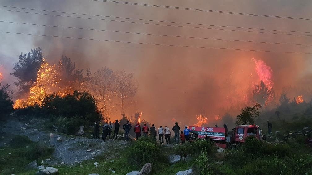 People watching the forest fire, in Hatay, southern Turkey, April 18, 2022. (DHA Photo)