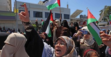 Supporters of the Palestinian Hamas movement rally after Friday prayers in Gaza City on April 15, 2022, following clashes at Jerusalem's Aqsa mosque compound. (AFP Photo)