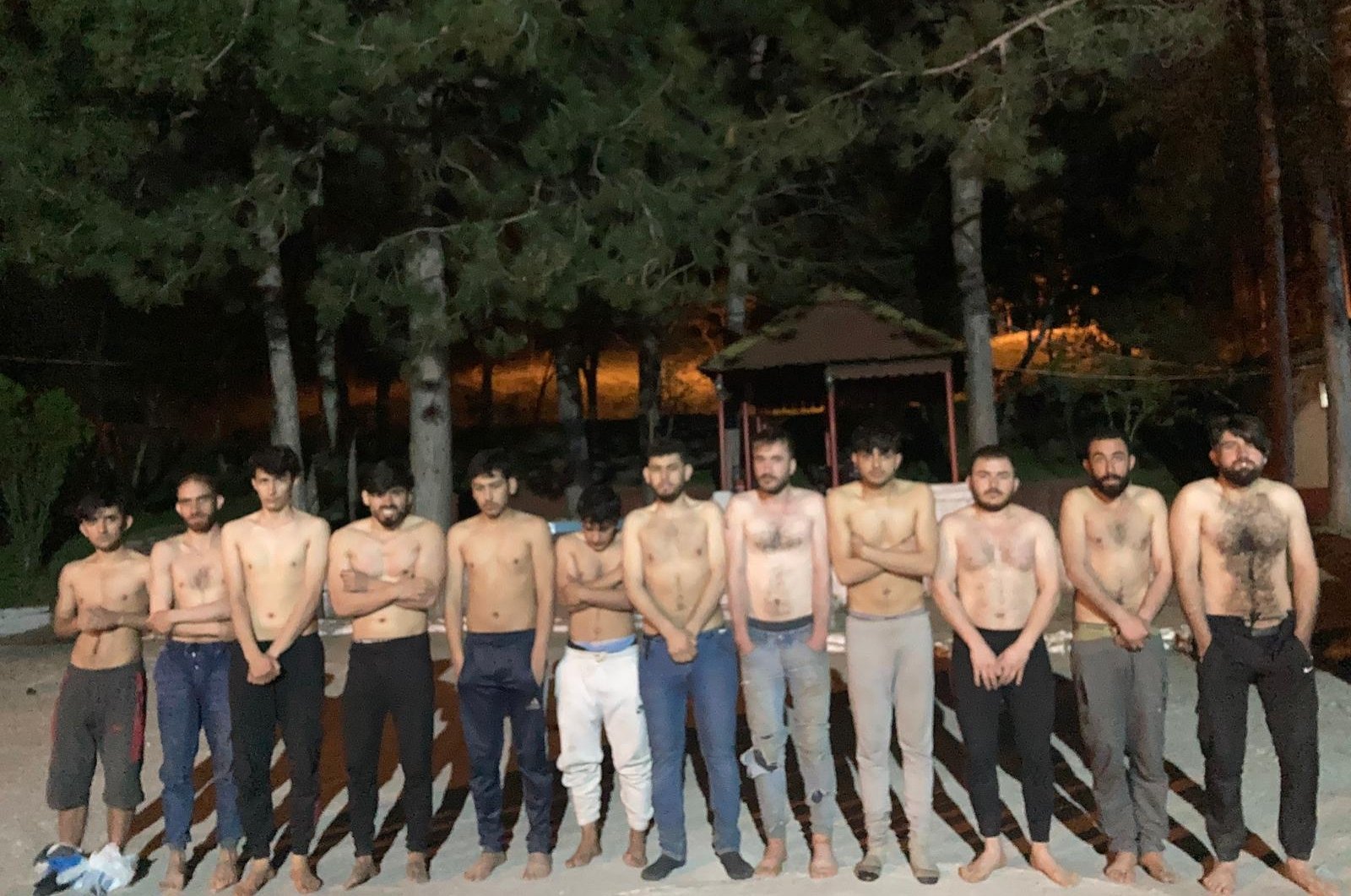 Bulgaria mendorong 84 migran ke Turki setengah telanjang: Sumber keamanan