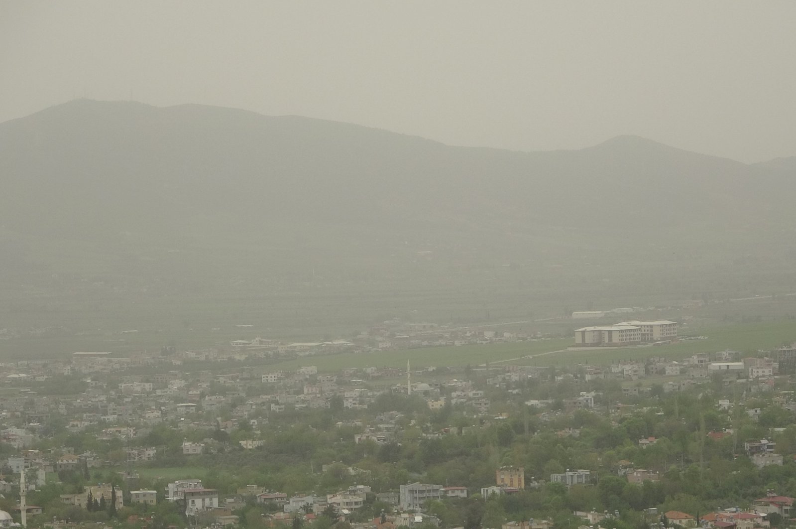 A view of dust cloaking Osmaniye, southern Turkey, April 18, 2022. (DHA PHOTO)