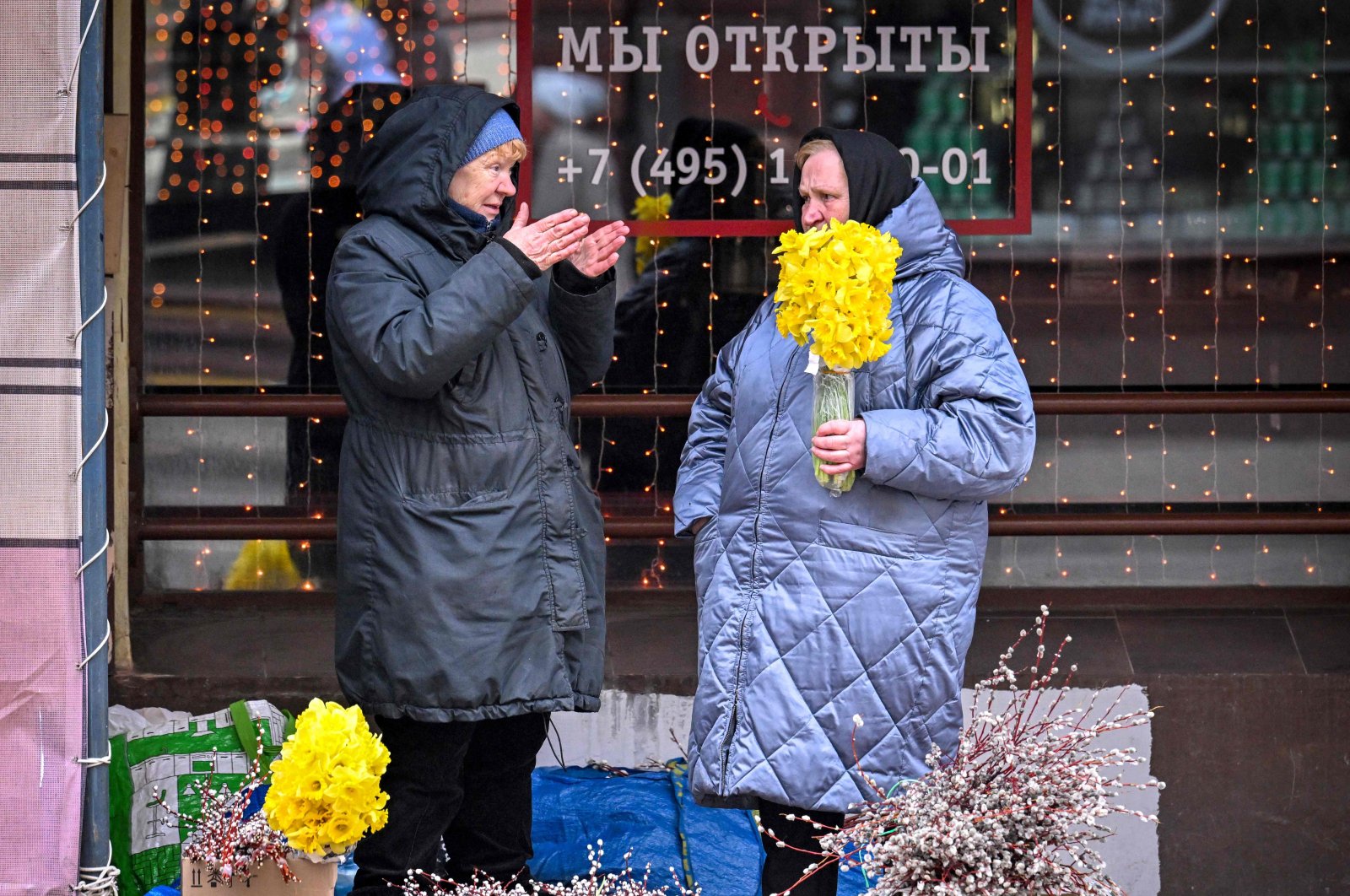 Two street vendors sell spring flowers and flowering willow branches in central Moscow, Russia, April 13, 2022. (AFP Photo)