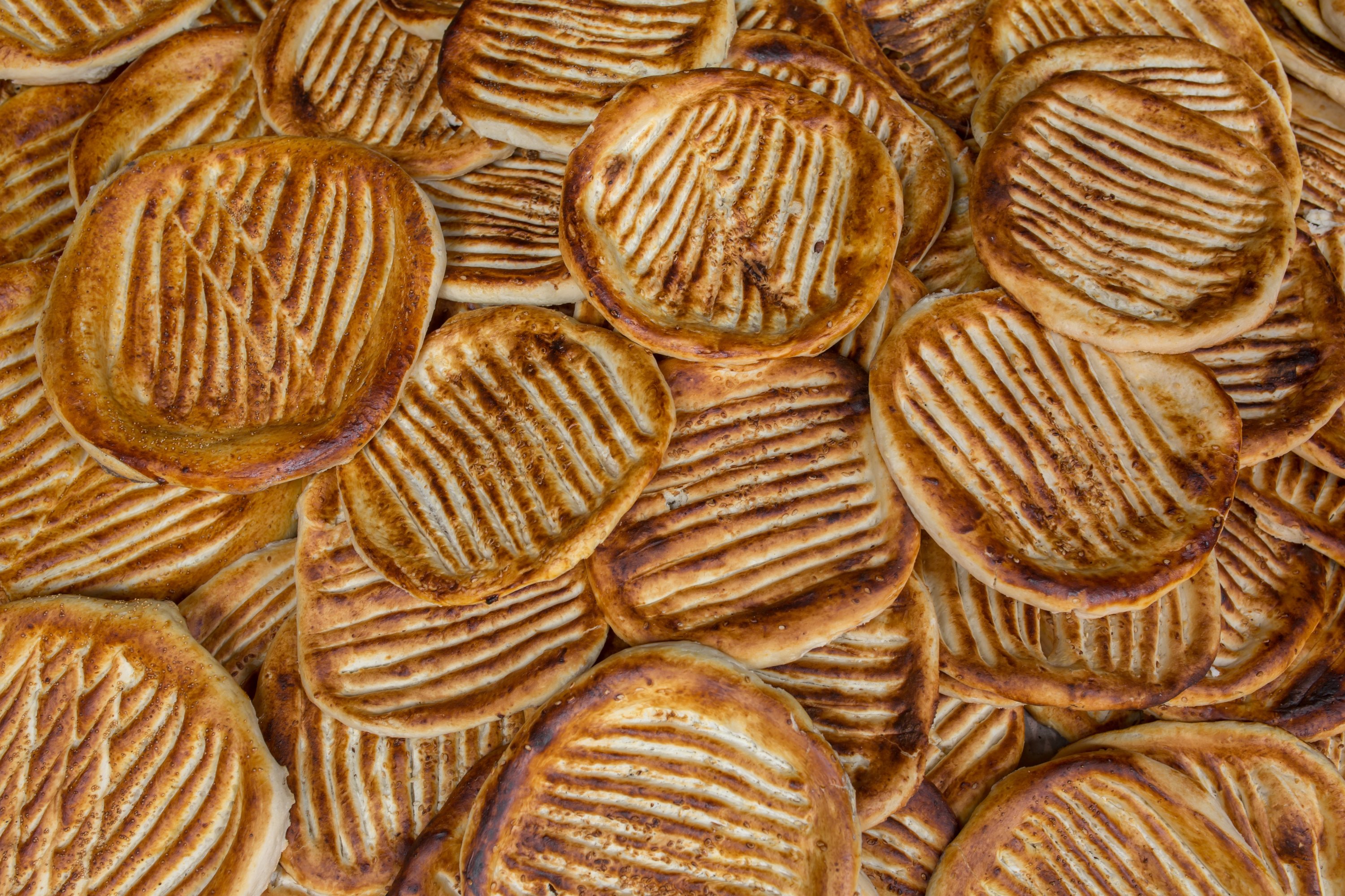 Gheyv czhot is a traditional Kashmiri bread freshly baked in Kashmir. (Shutterstock) 