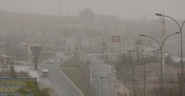 A view of the city under dusty air, in Kırşehir, central Turkey, April 18, 2022. (AA PHOTO)