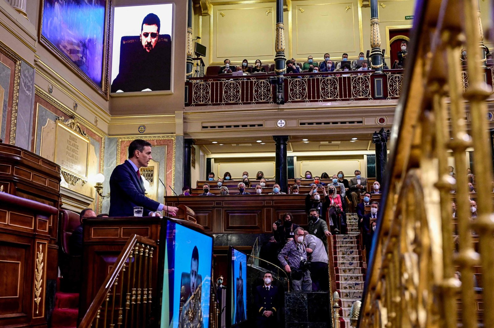 Spain&#039;s Prime Minister Pedro Sanchez delivers a speech as Ukrainian President Volodymyr Zelenskyy appears on a screen to address the lower house by videoconference, at the Spanish parliament in Madrid, Spain, April 5, 2022. (AFP Photo)