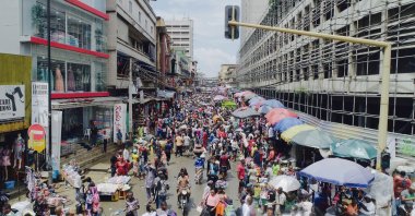 A crowded market street in Lagos, Nigeria, Sept. 24, 2018. (ShutterStock Photo)