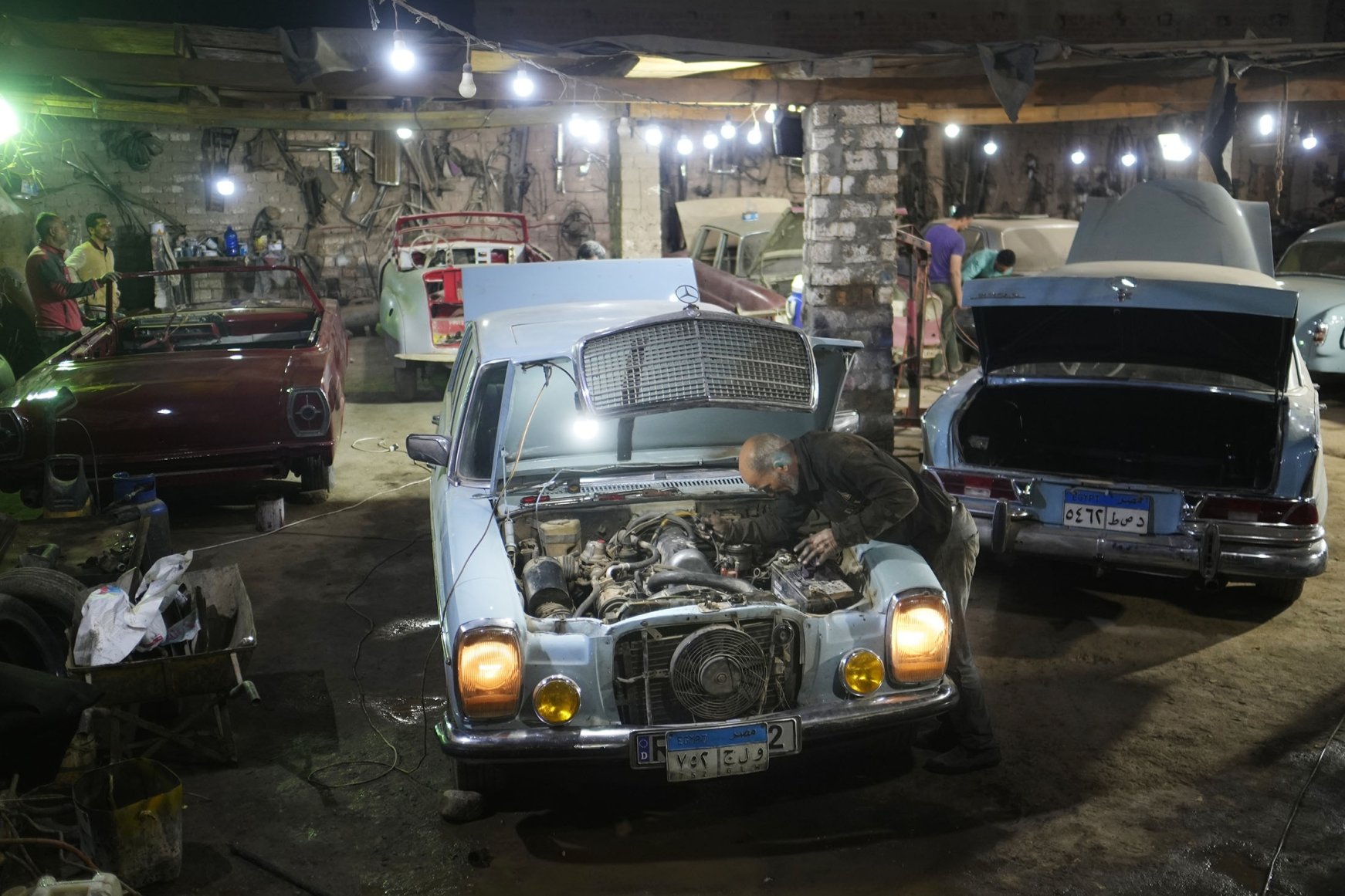 Egyptian Collector Preserves Hundreds Of Classic Cars Daily Sabah