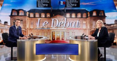 French President and La Republique En Marche (LREM) party candidate for reelection Emmanuel Macron (L) and the far-right party National Rally (RN) presidential candidate Marine Le Pen (R) sit prior to taking part in a live televised debate ahead of the second round of the presidential votes, Paris, France, April 20, 2022. (AFP Photo)