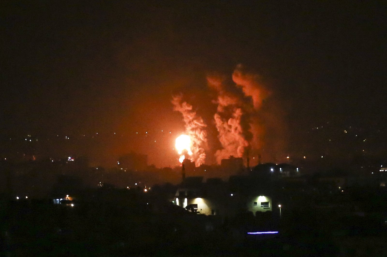 Flames and smoke rise during Israeli airstrikes on central Gaza Strip, April 21, 2022. (AFP Photo)