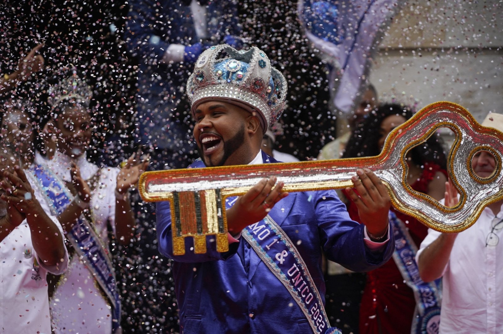 King Momo (the symbol of carnival) Wilson Dias da Costa Neto holds the keys to the city of Rio during the official opening ceremony, Rio de Janeiro, Brazil, April 20, 2022. (EPA Photo)