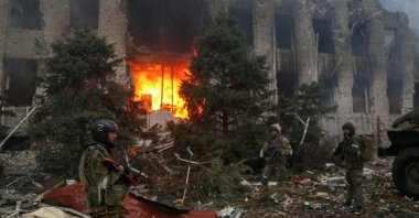 Service members of pro-Russian troops, including fighters of the Chechen special forces unit, stand in front of the destroyed administration building of Azovstal Iron and Steel Works during the Ukraine-Russia conflict in the southern port city of Mariupol, Ukraine, April 21, 2022. (Reuters Photo)