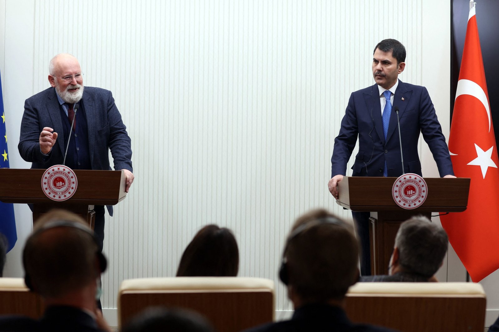 European Commission vice-president in charge of the European Green Deal Frans Timmermans (L) gestures as he speaks next to Turkey&#039;s Minister of Environment, Urban Planning and Climate Change Minister Murat Kurum during a press conference in Ankara, Turkey, April 21, 2022. (AFP Photo)